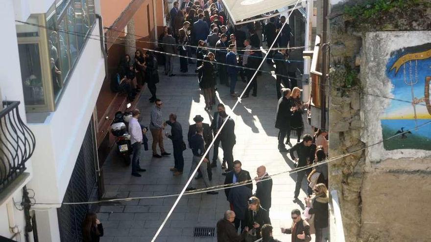 La calle Con do Moucho es de las pocas peatonalizadas en A Illa. // Noé Parga