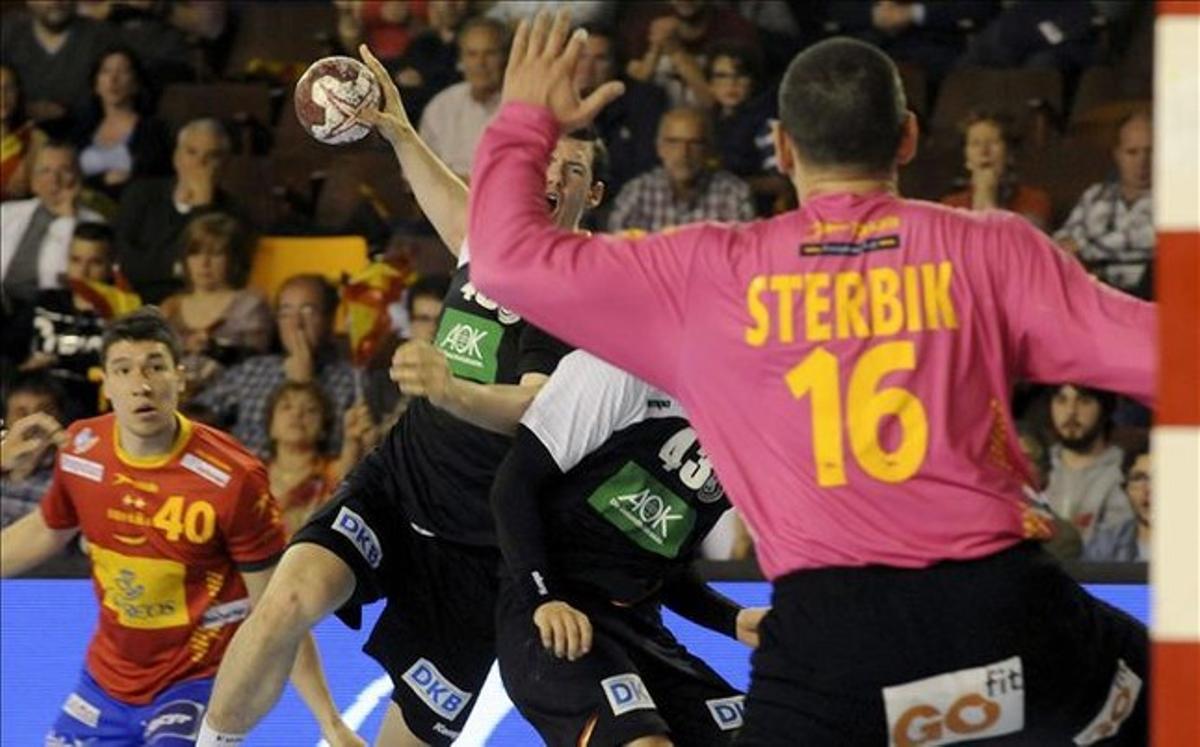 Arpad Sterbik arrastra problemas físicos