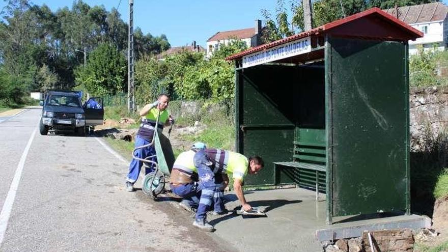 Instalación de una de las marquesinas. // FdV