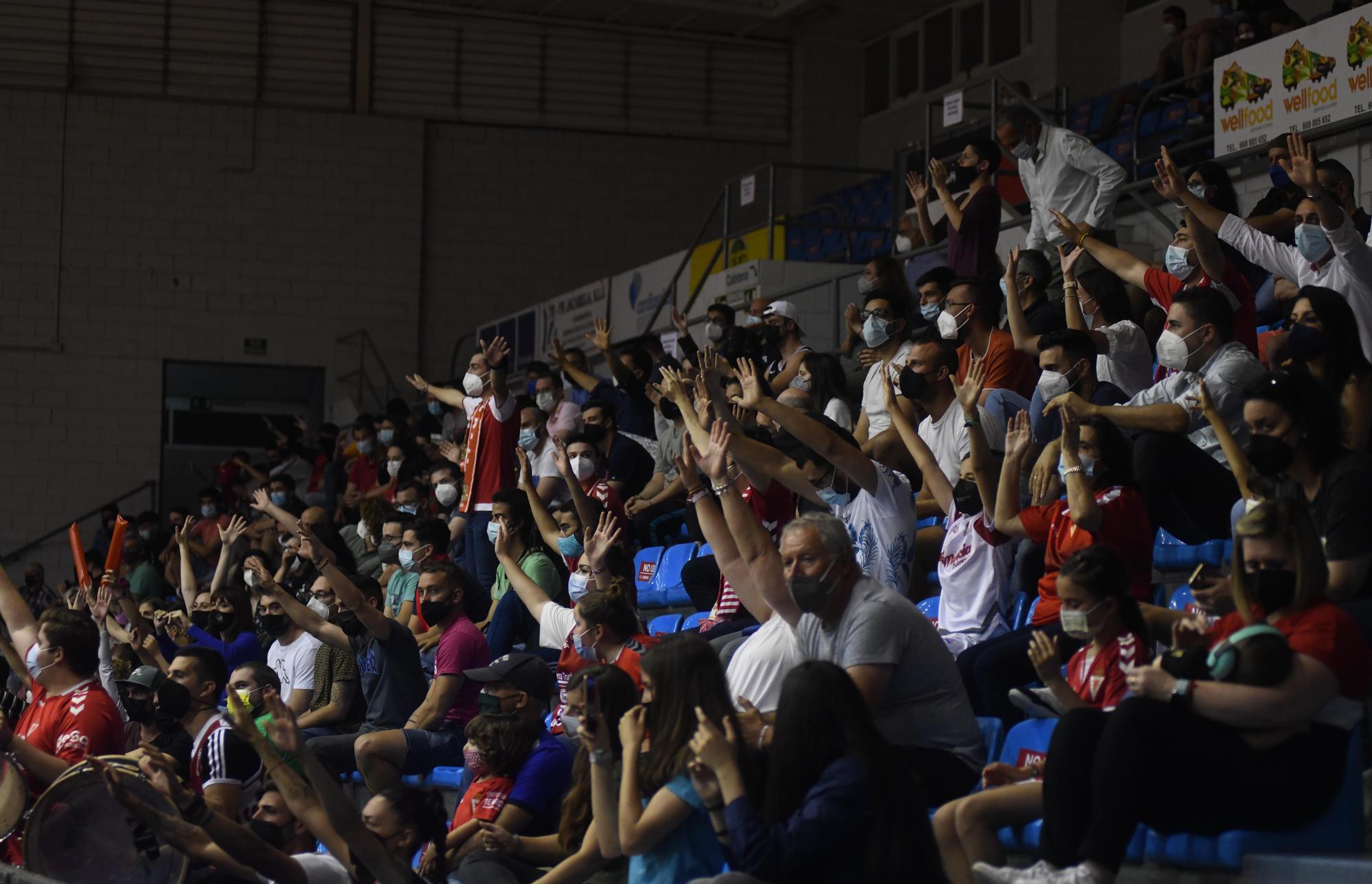 El Real Murcia sorprende al Granada y fuerza el tercer partido del play off de ascenso (69-62)