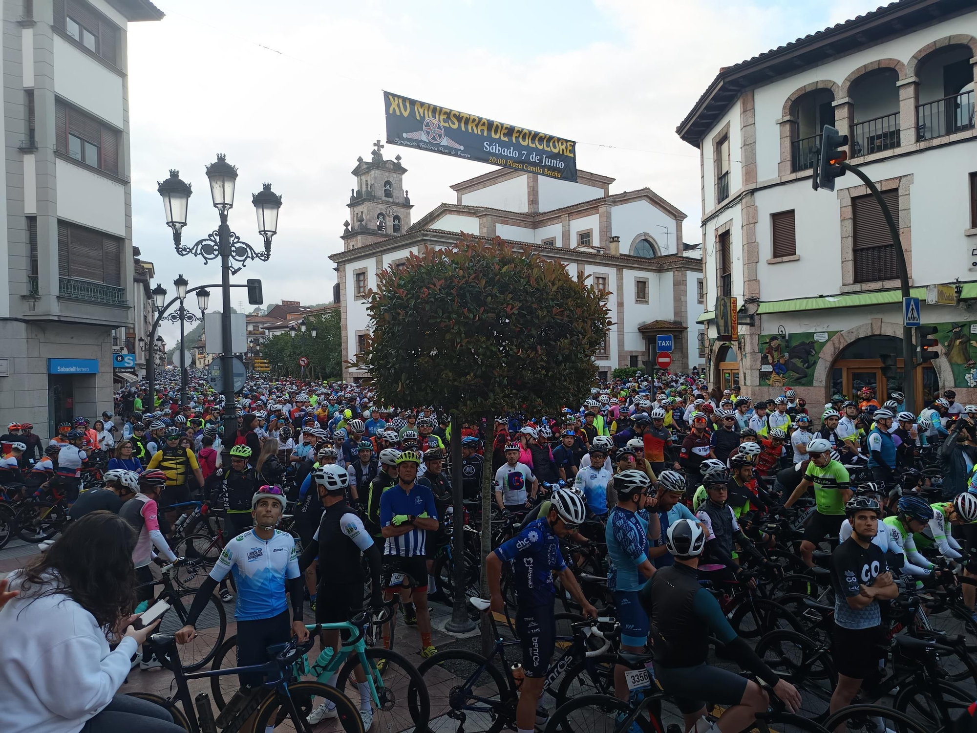 Arranca la Clásica Cicloturista "Lagos de Covadonga"