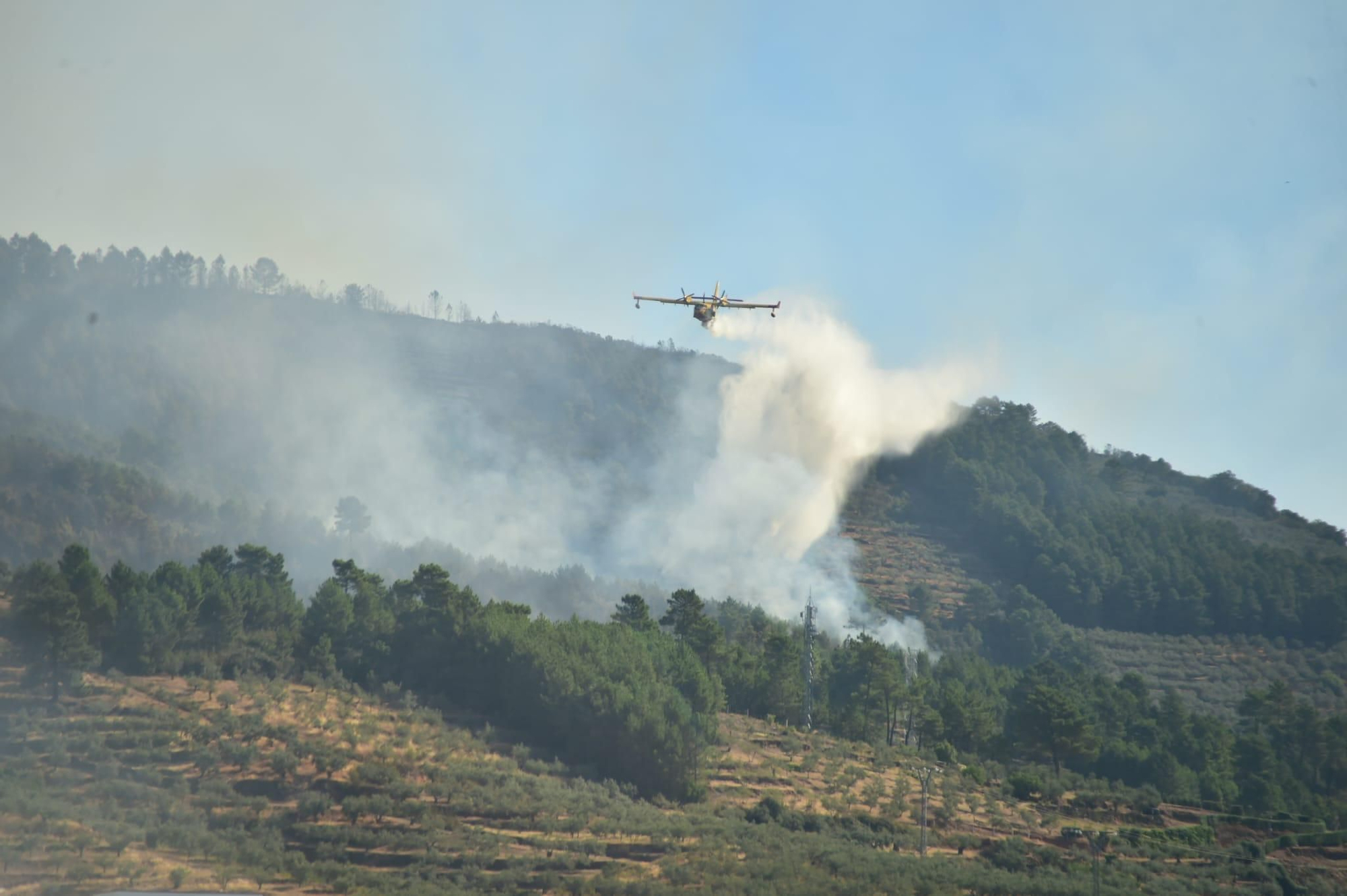 Fotogalería | Imágenes del incendio en Las Hurdes