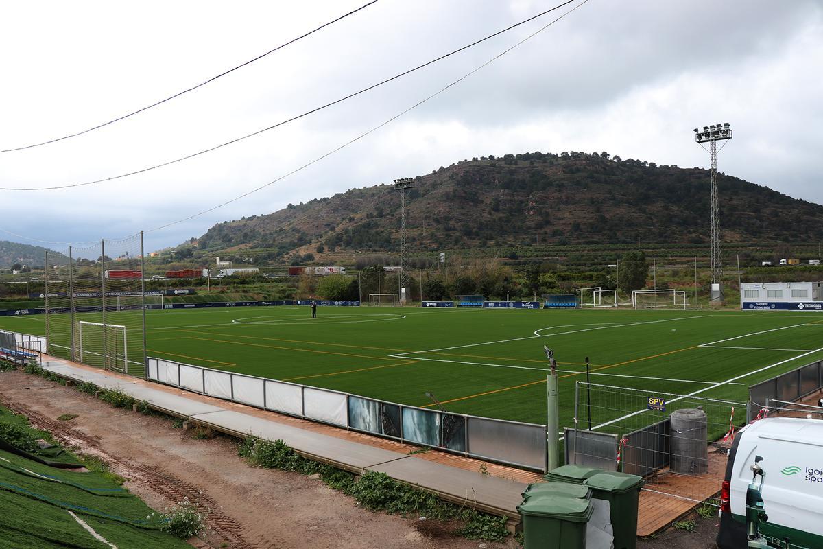 Vista general del renovado campo de fútbol de Sagunt.