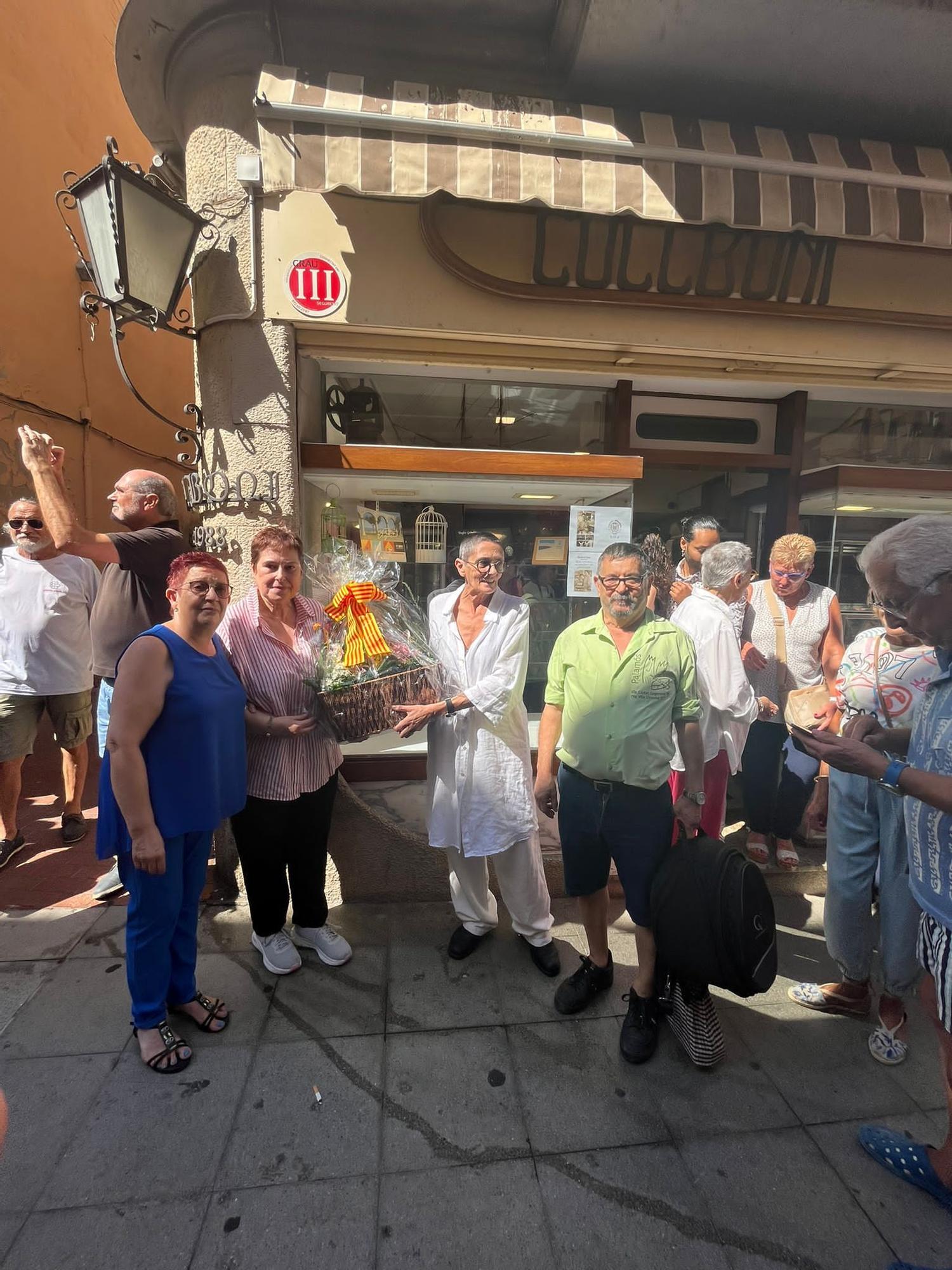 La pastisseria Collboni de Palamós s'acomiada dels veïns