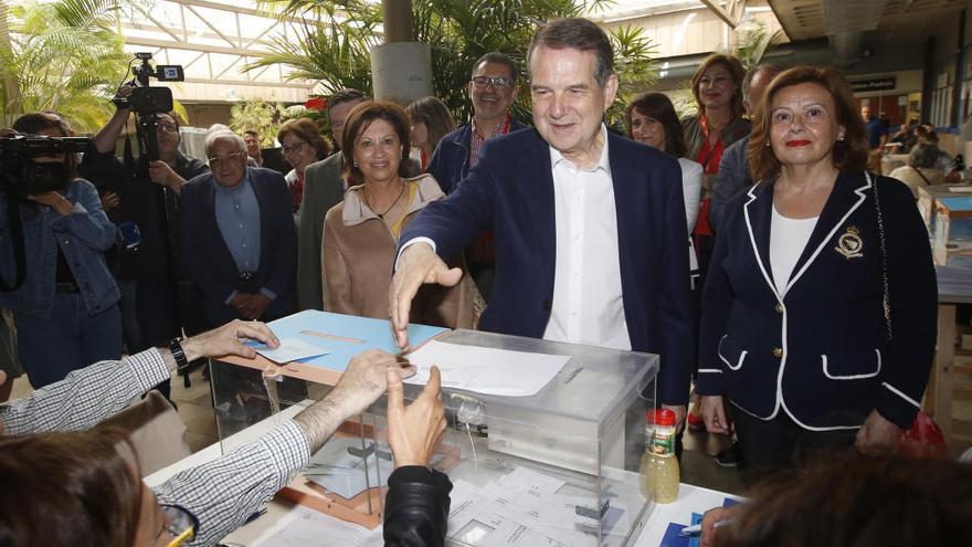 Caballero, esta mañana en el colegio electoral // Ricardo Grobas