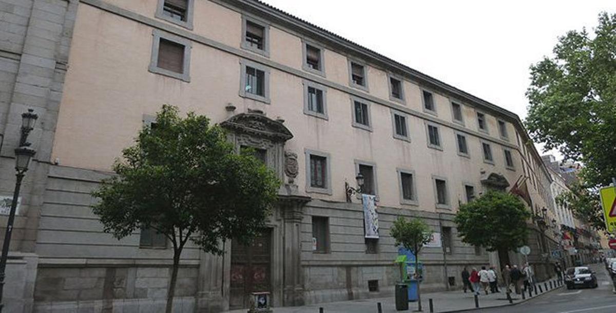 El Instituto San Isidro, institución que contó con varios e ilustres alumnos, se encuentra en la calle Toledo, 39 de Madrid