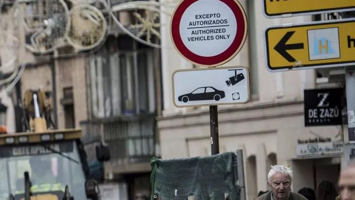 Señal de las cámaras de videovigilancia en la calle San Antón.