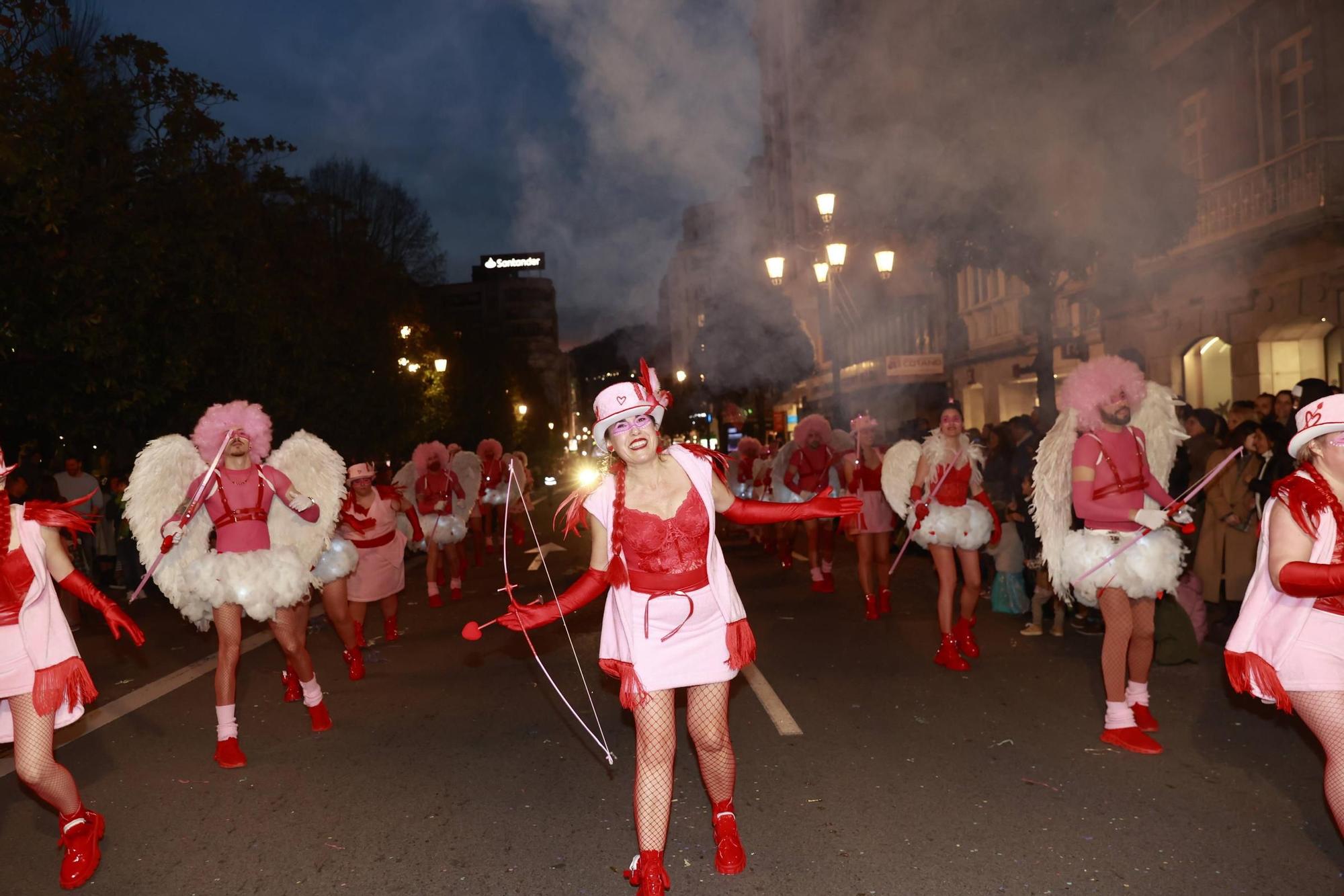 EN IMÁGENES: El Carnaval llena de color y alegría las calles de Oviedo