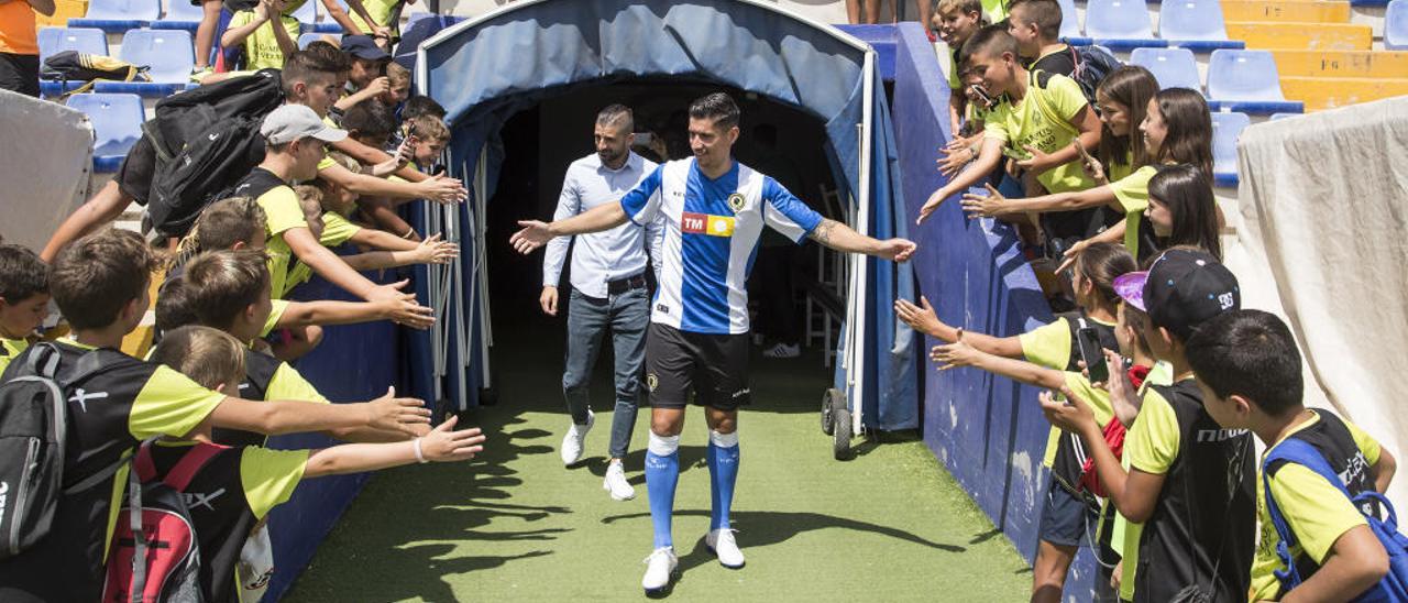 Yeray, uno de los fichajes para esta temporada, en su presentación.