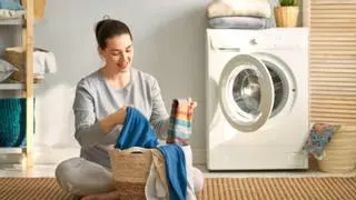 El truco para poner la lavadora que te ayudará a ahorrar el tener que planchar la ropa