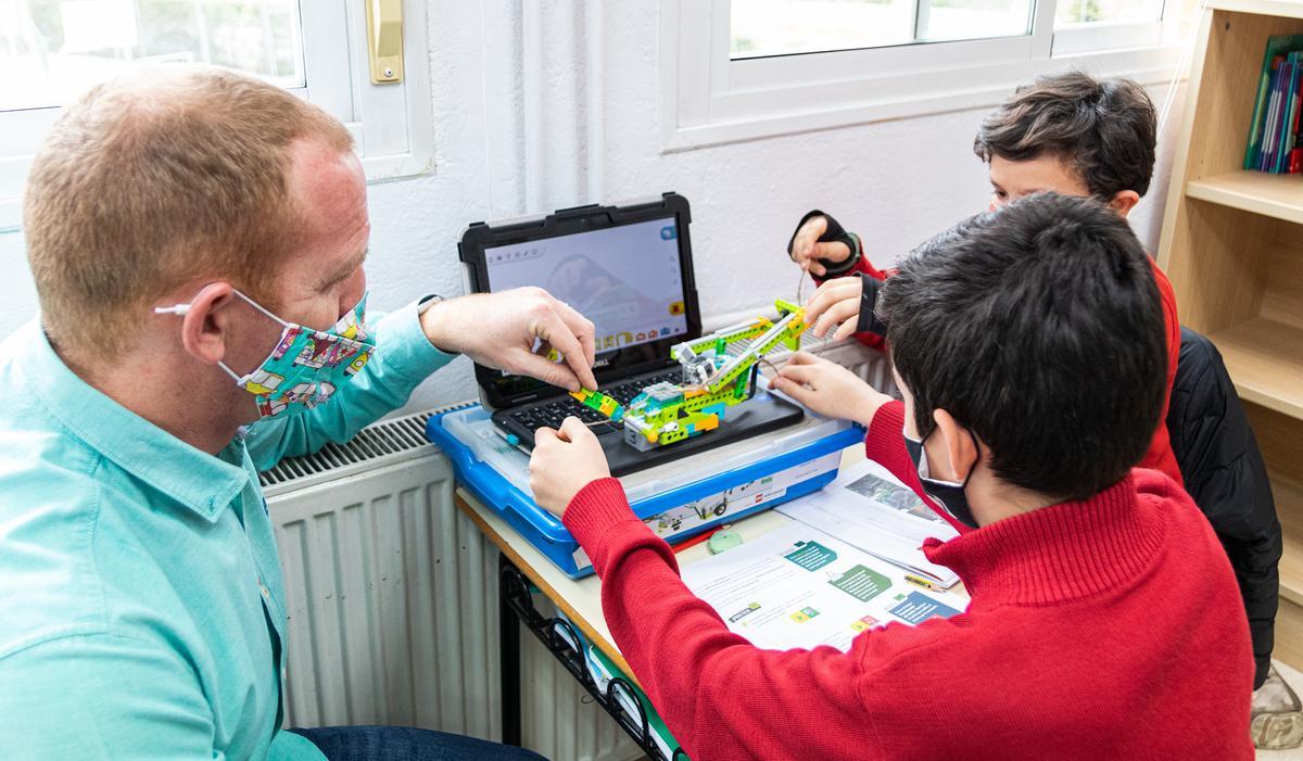 Grupo Edelvives realiza diversas acciones para acercar las competencias STEAM al mundo educativo.