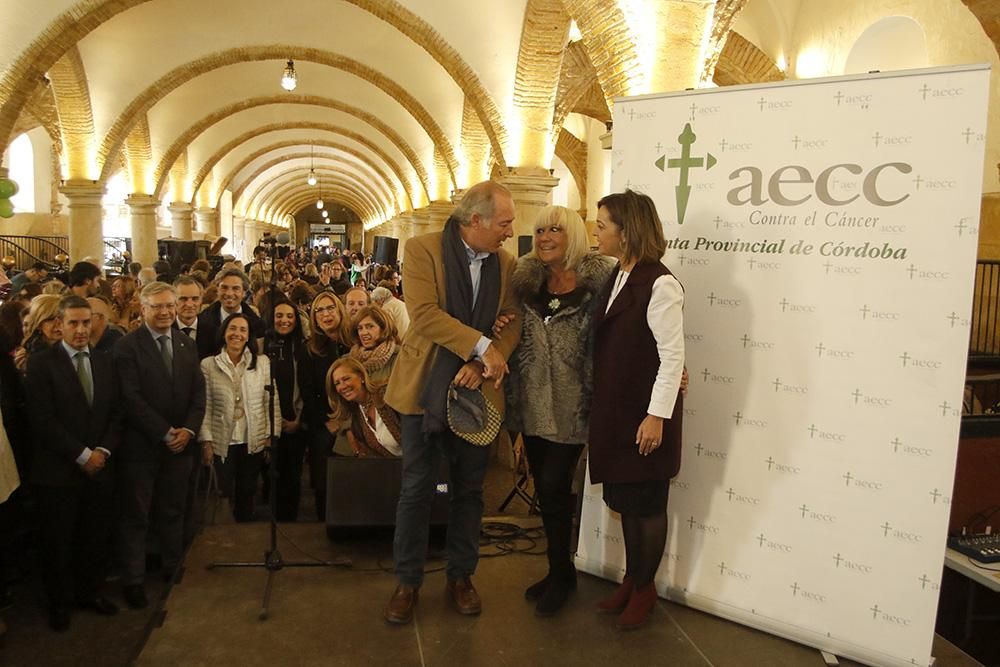 Primer mercadillo solidario de la Asociación Española Contra el Cáncer.