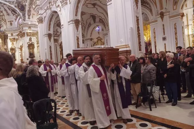 El funeral del sacerdote malagueño Manuel Ángel Santiago, en imágenes