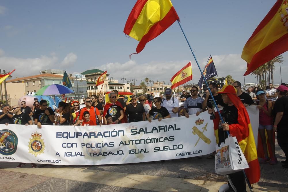 Protesta de Policías y guardias civiles en València