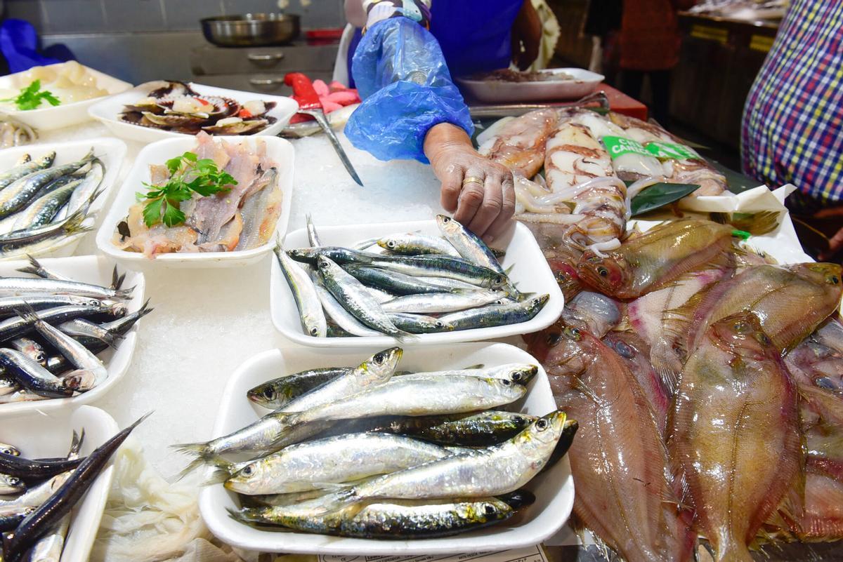 Venta de sardinas en la plaza de Lugo a dos semanas de San Juan Venta de sardinas en la plaza de Lugo a dos semanas de San Juan