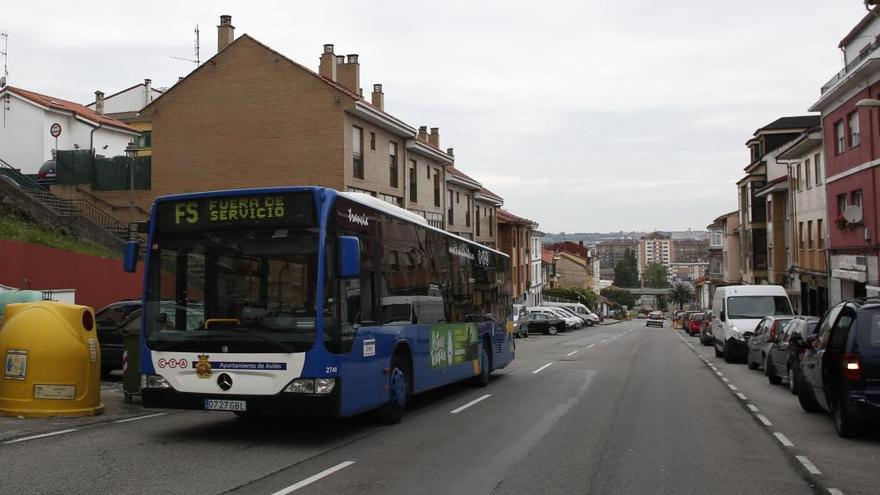 Un autobús en la calle del Carmen.