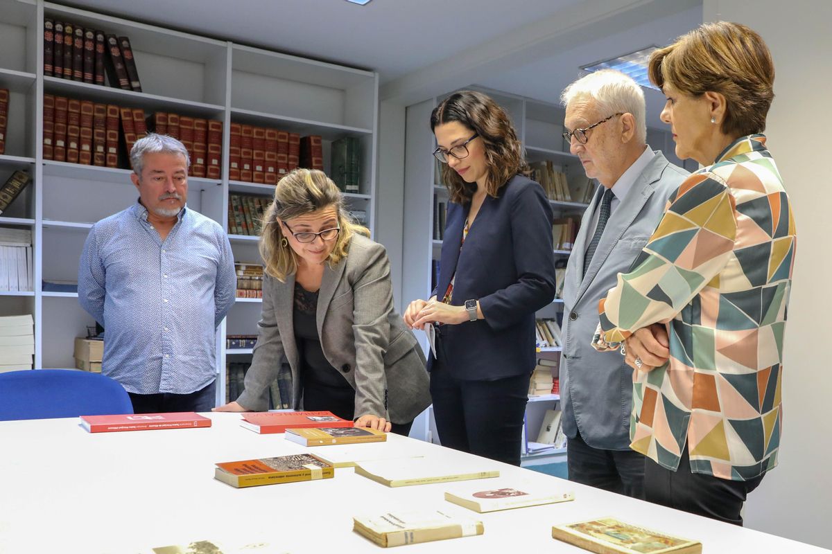 Visita a la sala de Investigadores con Jorge Orts, Carmen Velasco, Aitana Mas, Luis Boyer y Rosa Peñalver