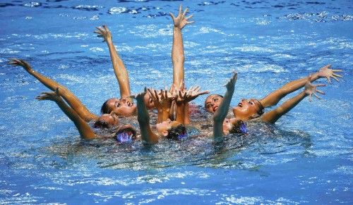 Las integrantes del equipo español de natación sincronizada durante su actuación en la final de rutina libre por equipos de los Mundiales de natación que se celebran en Kazán (Rusia), en la que han conseguido la quinta plaza.