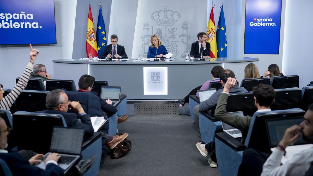 Félix Bolaños, Pilar Alegría, y Ernest Urtasun, este martes en la rueda de prensa del Consejo de Ministros.