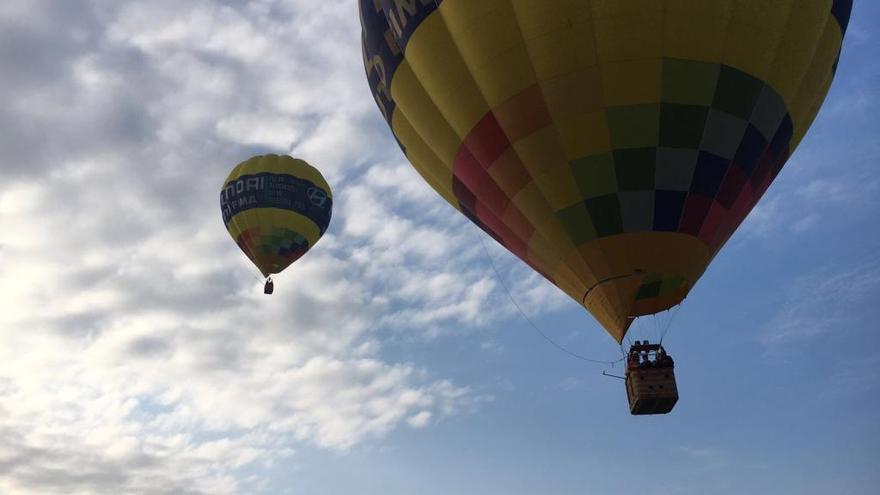 Una gran pompa de aire permite navegar por el cielo alicantino y contemplar maravillosos paisajes, a la vez que el silencio envolvente transmite una enorme  sensación de paz y serenidad.