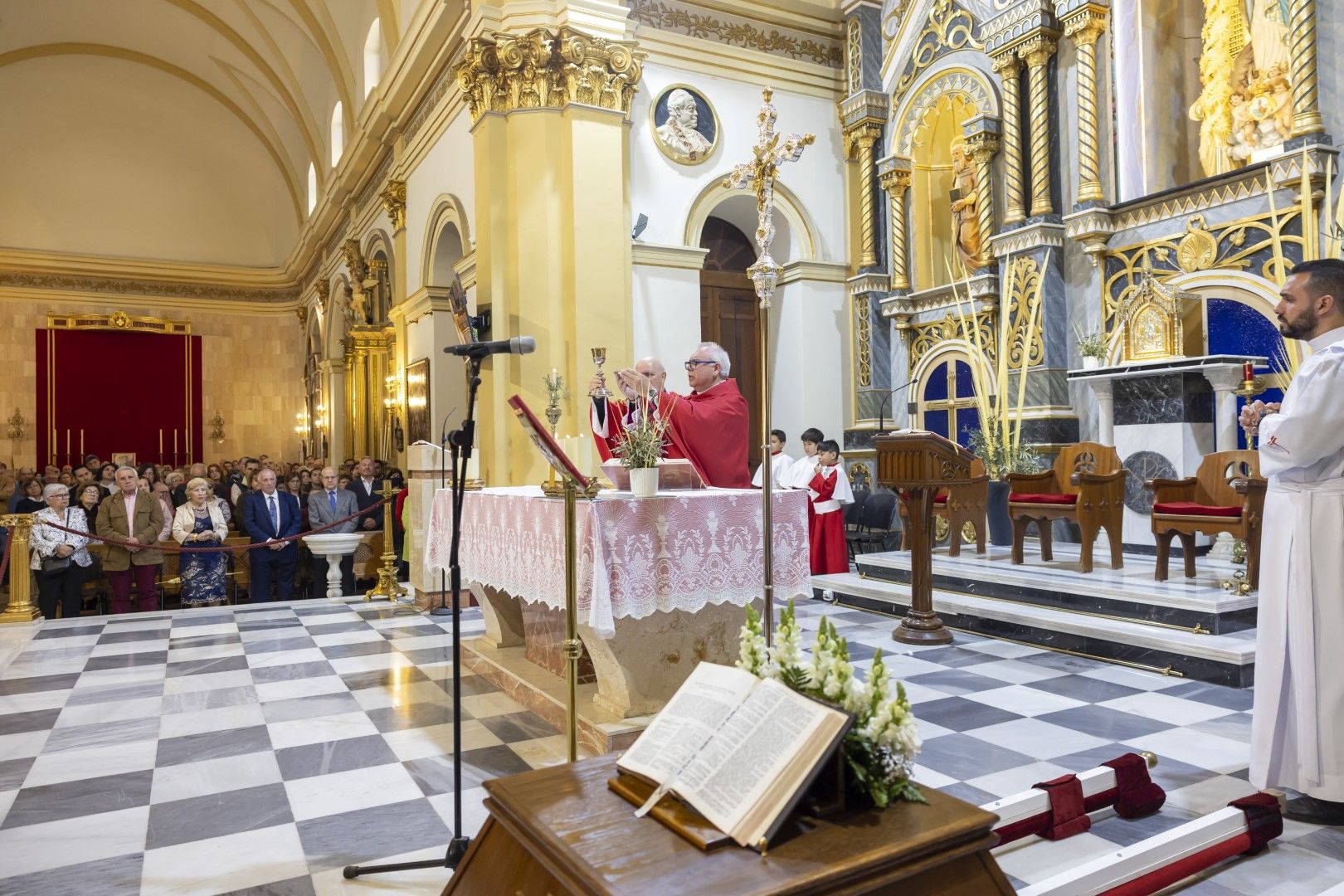 Bendición y procesión de Las Palmas en Torrevieja de Domingo de Ramos en la Semana Santa 2024