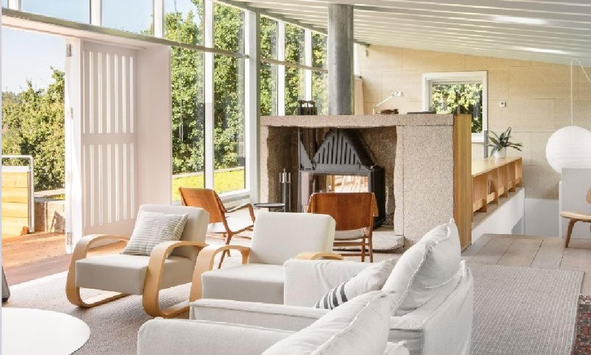 Salón de la villa del complejo Casas do Sarela, situado en Santiago