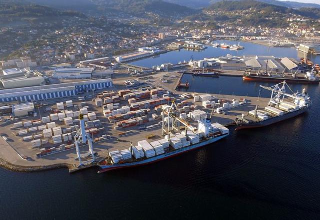 Vista aérea del puerto de Marín.