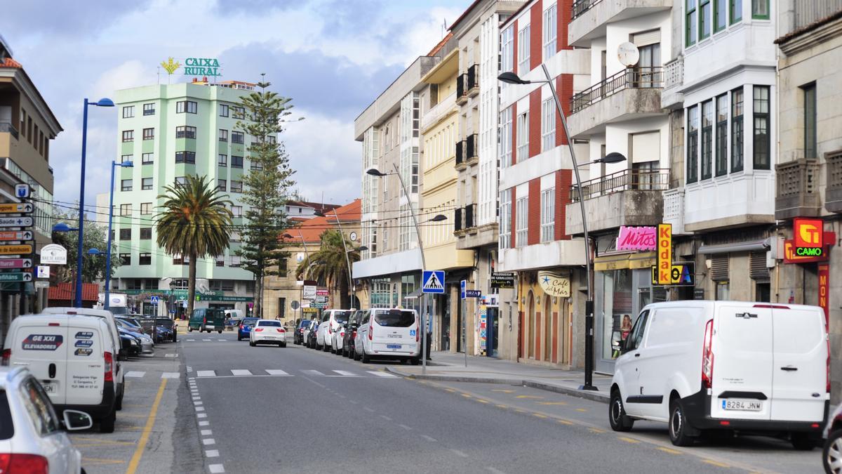 La avenida de Galicia, una de las principales arterias comerciales del centro de Cambados