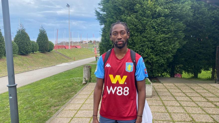 Isaiah Gowan, de la Academia Internacional, ayer, en Mareo, tras entrenarse con el Sporting C.