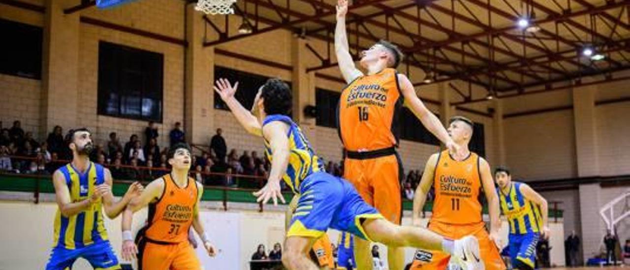 La mala fortuna condena al Alginet en su partido contra el Valencia Basket