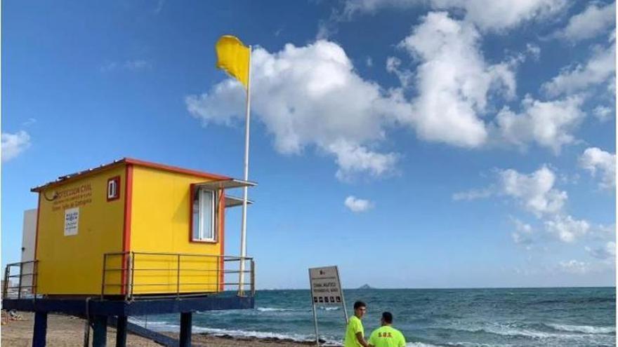 Benalmádena iza la bandera verde en las playas tras el vertido