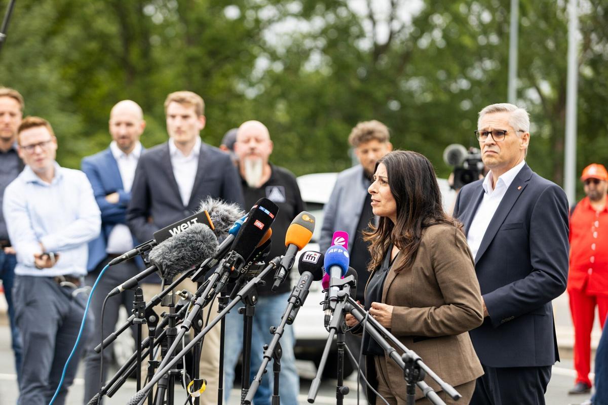 Volkswagen Grubu, model yelpazesini %50 oranında azaltacak ve 100.000'e yakın işten çıkarmayla toplumsal barışın sonuyla karşı karşıya kalacak