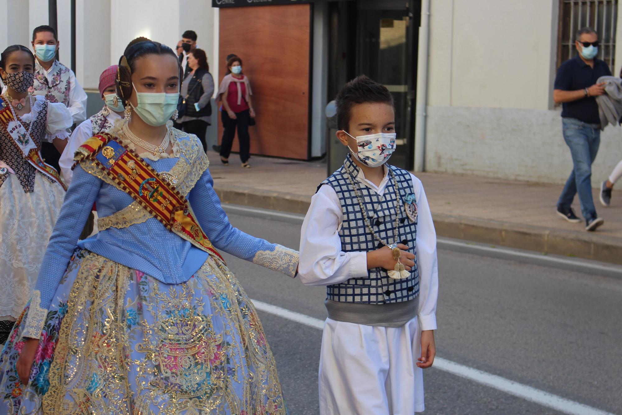 Carmen, Nerea y las cortes acompañan a las fallas de Quart y Xirivella en la procesión de la Senyera