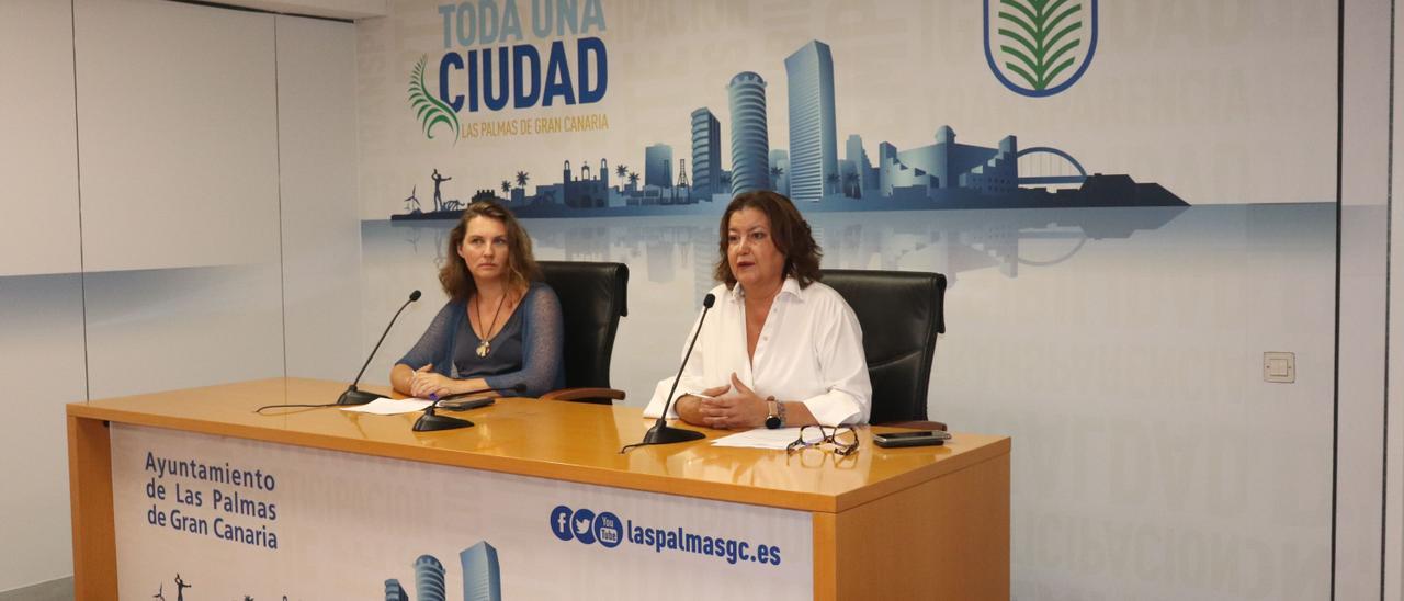 La directora de Opciónate, Ana Lidia Fernández, y la concejala de Igualdad, Mari Carmen Reyes, en el balance de la iniciativa.