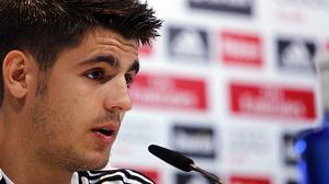 El davanter del Madrid descarta la seva sortida perquè vol quedar-se al club blanc i Ancelotti compta amb ell.