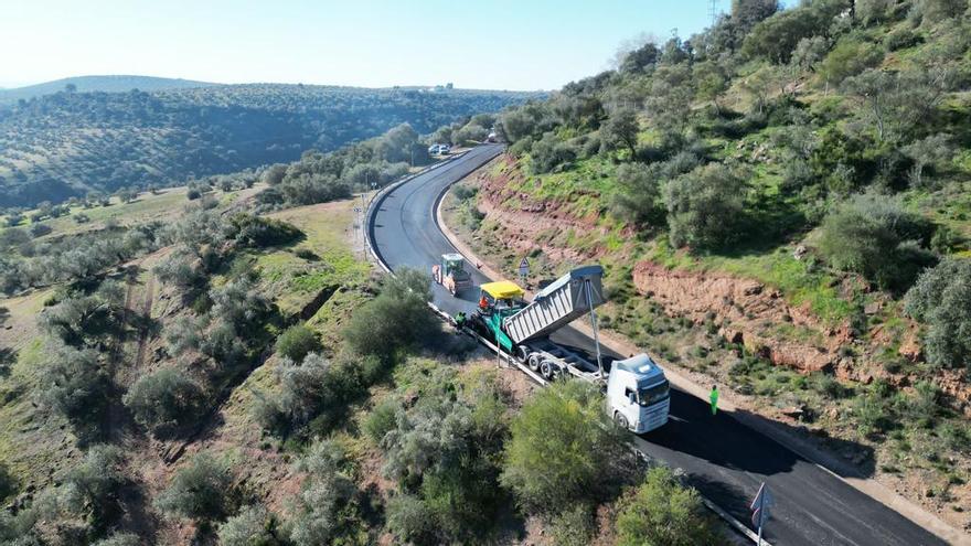 Obras en la carretera A-420, en el término municipal de Montoro.