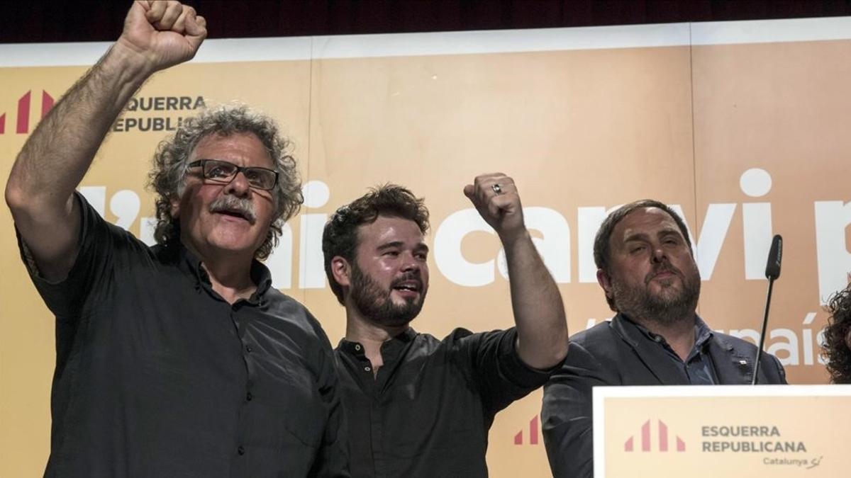 Joan Tardà, Gabriel Rufián y Oriol Junqueras, celebrando el resultado de las elecciones del 26-J.