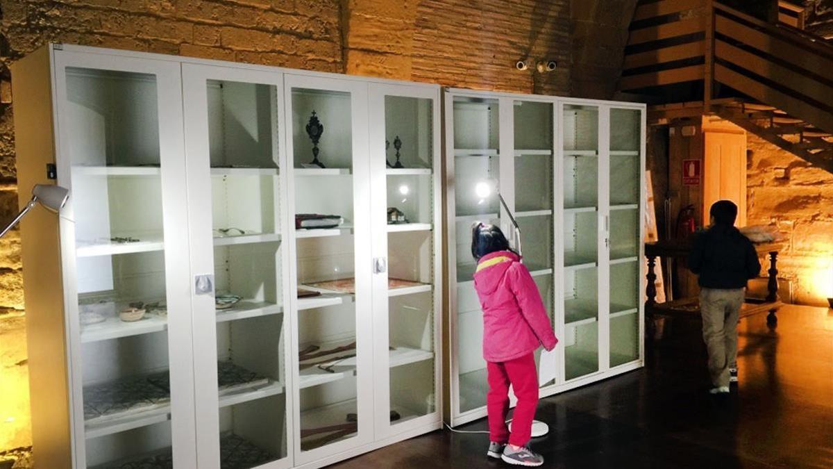 Los primeros bienes del Museu de Lleida devueltos a Sijena, en la sala capitular del monasterio aragonés.