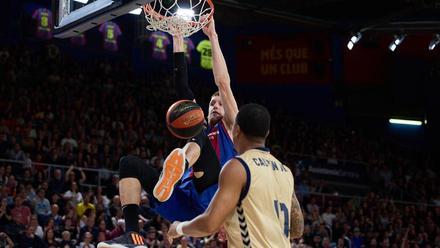 Vesely llevó en volandas al Barça para sumar una importante victoria ante el UCAM Murcia