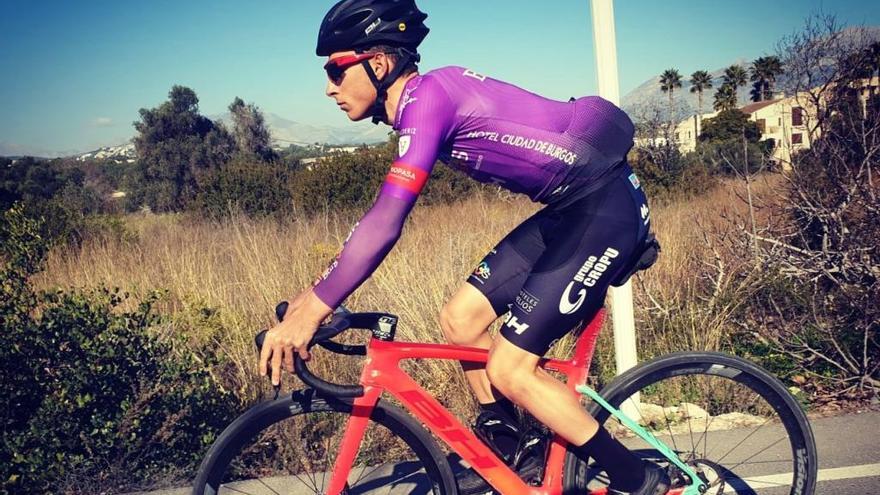 Manuel Peñalver luce ya el nuevo maillot del equipo Burgos BH