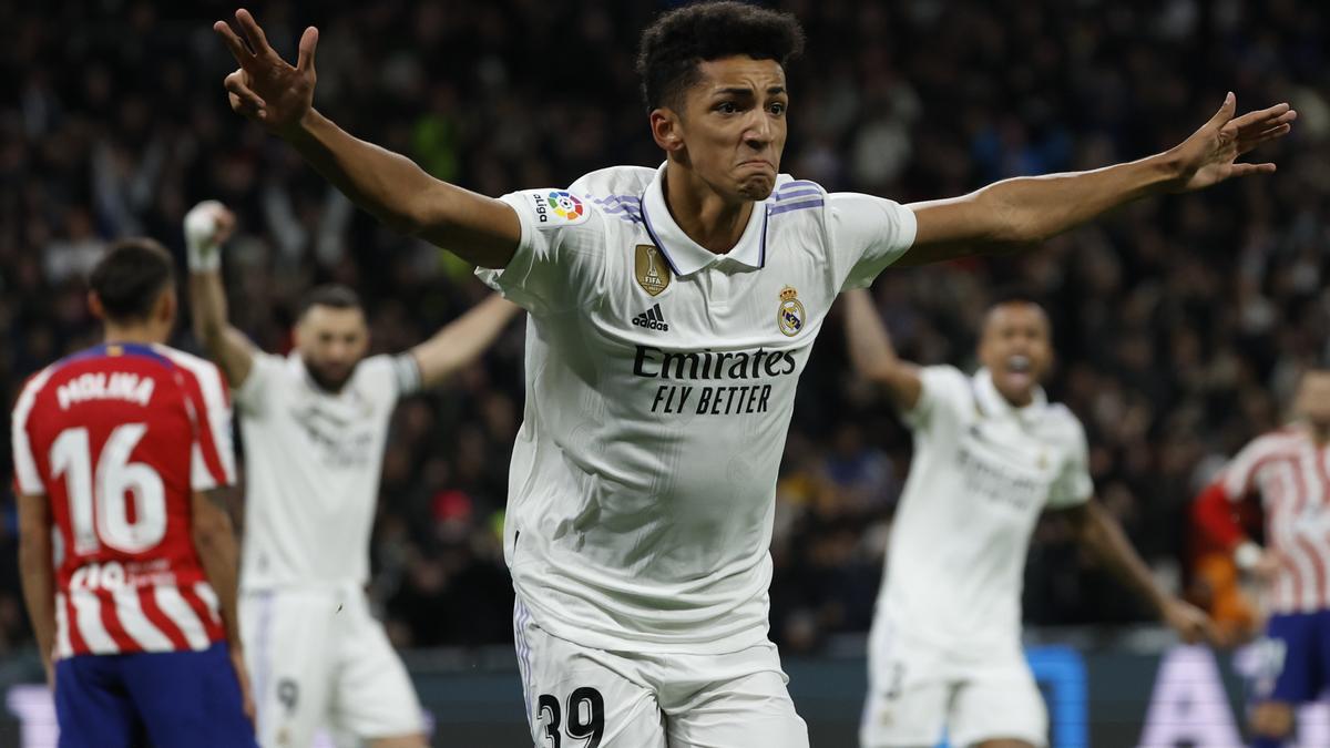 Álvaro Rodríguez celebrant el gol.