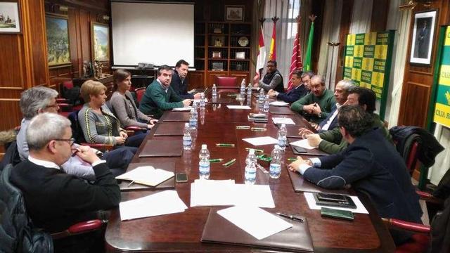 Reunión celebrada ayer en la sede de Caja Rural de Zamora.