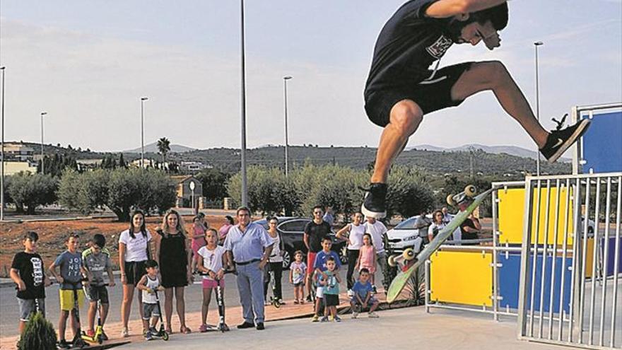 Vall d’Alba inaugura con ‘skate’ su nuevo espacio de deportes