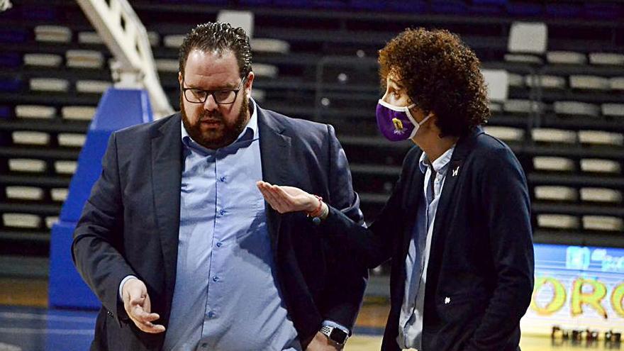Claudio García y la entrenadora ayudante Raquel Álvarez.