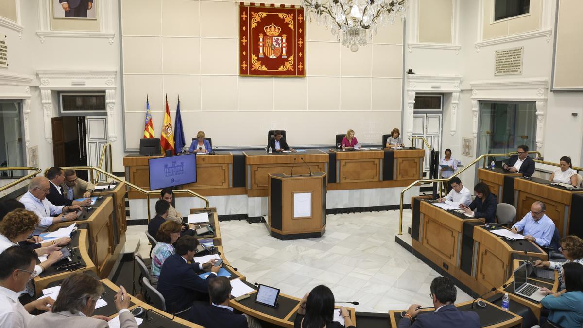 La Diputación de Alicante celebró un pleno ordinario tras las elecciones del 28M, que tuvo lugar a principios de junio