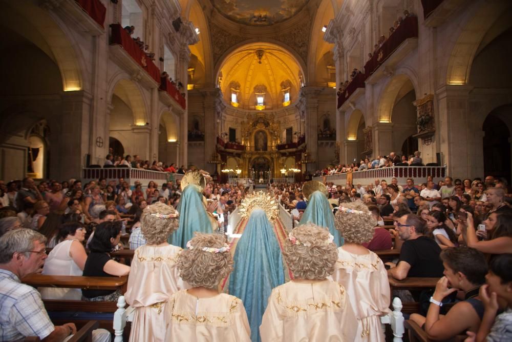 La primera parte de la representación de La Festa abarrota el templo ilicitano