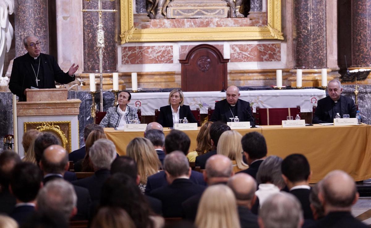 Benvante preside una de las presentaciones de la memoria del año judicial del Tribunal Eclesiástico de València.