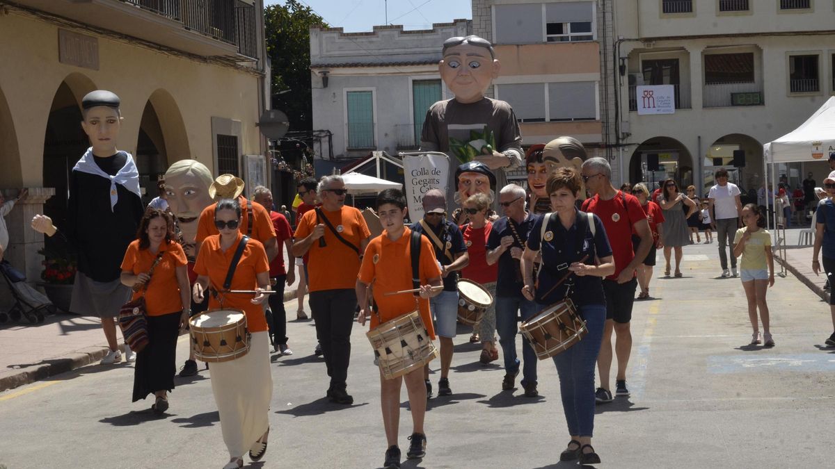 Vídeo: Así ha sido la Trobada de Colles de gegants i cabuts de Moncofa