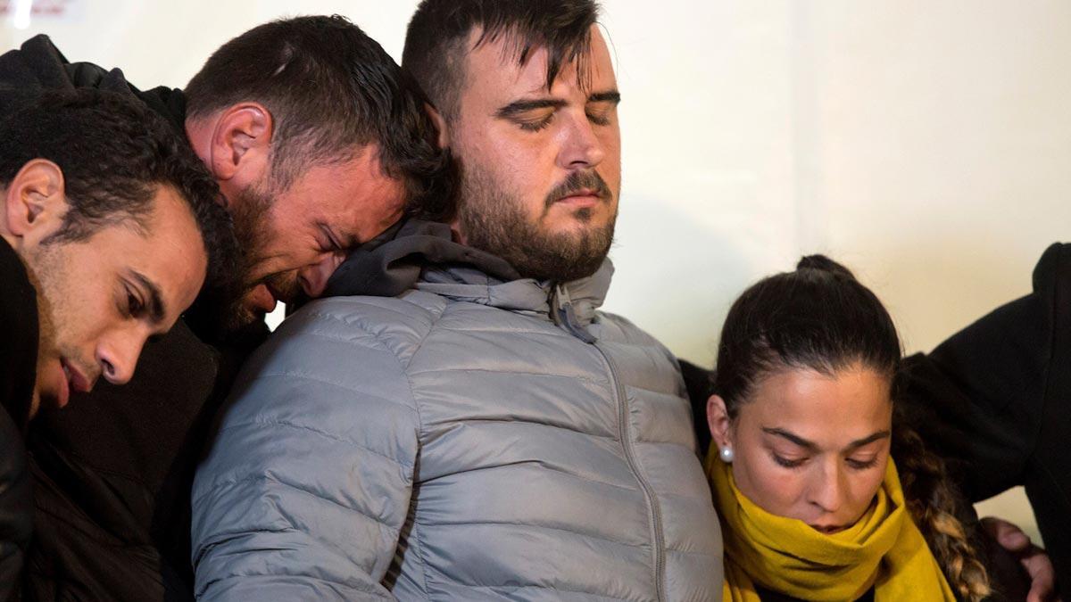 Los padres de Julen siguen minuto a minuto el rescate de su hijo del pozo de Totalán (Málaga)
