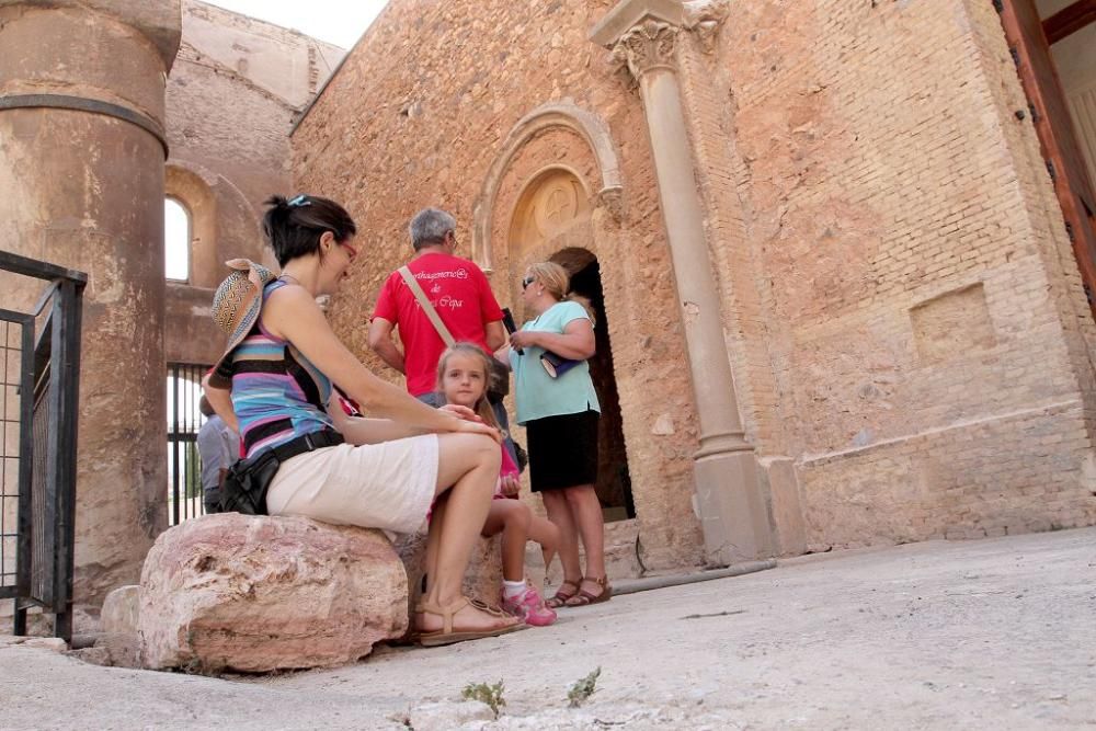 Primeros visitantes a la Catedral Vieja de Cartagena